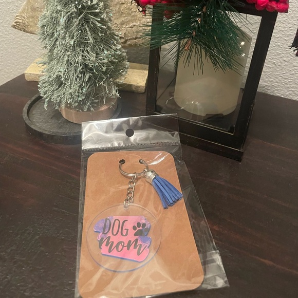 Dog Mom Keychain with Tassel - Picture 3 of 3
